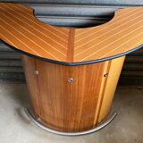 Boat bow-shaped bar
