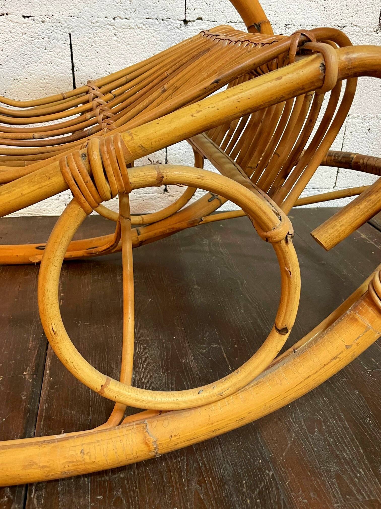 Vintage rocking chair in rattan by Rohé (Holland) from the 1960s.