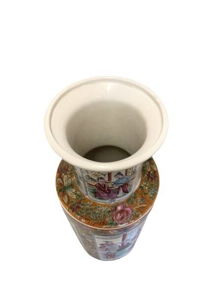 Old large Chinese canton vase, 1900s. in porcelain, famille rose style 47 x 16 cm