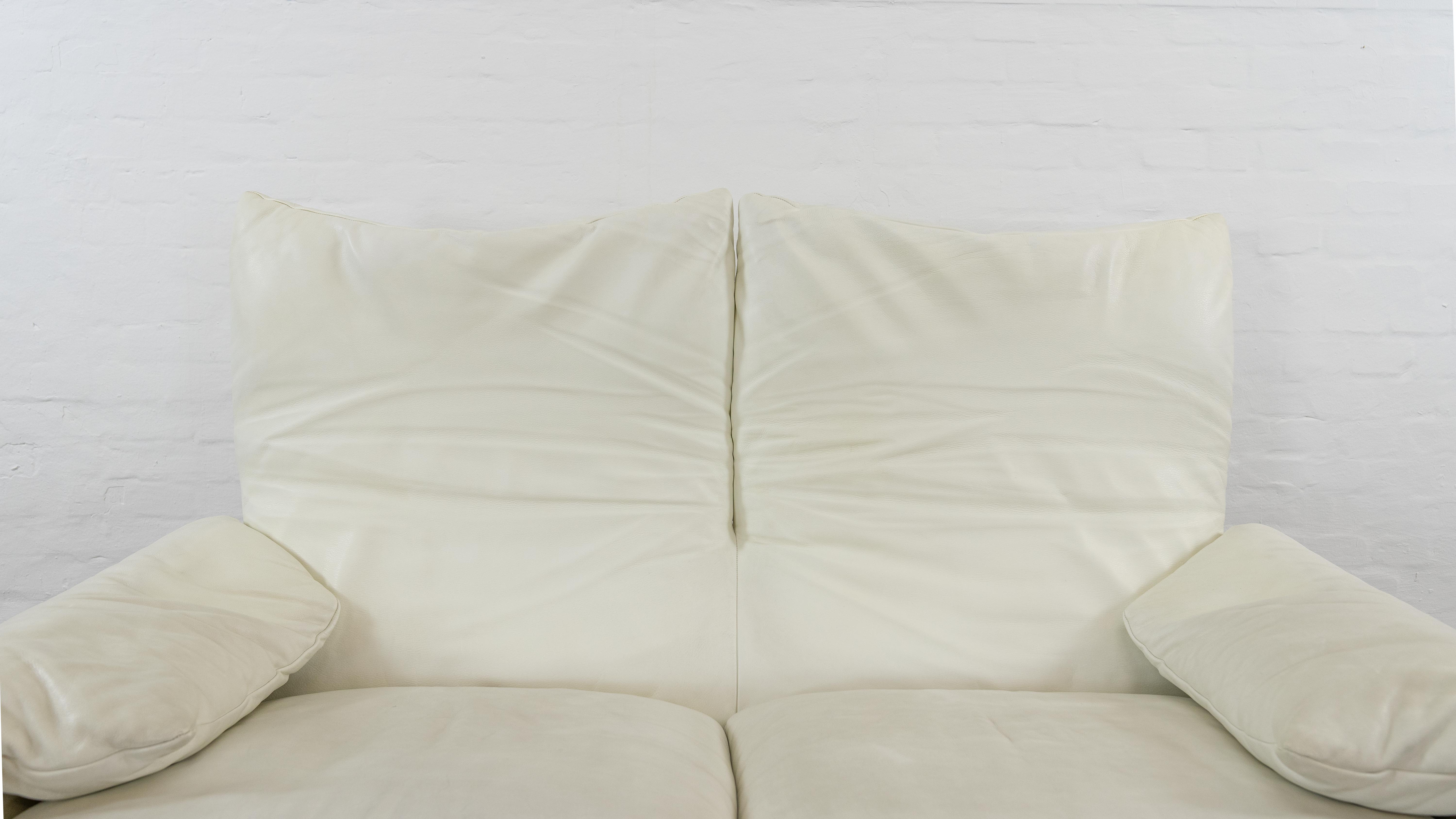 Maralunga 2-seater sofa in white leather by Vico Magistretti for Cassina