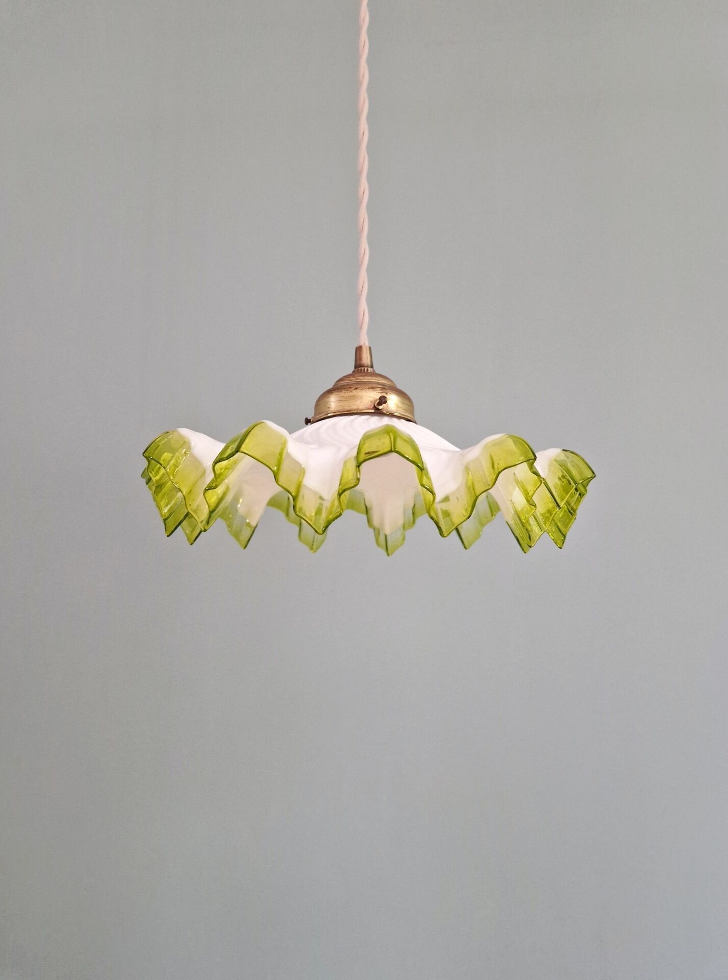 Art Deco suspension in white opaline with a scalloped design, 1920-30.