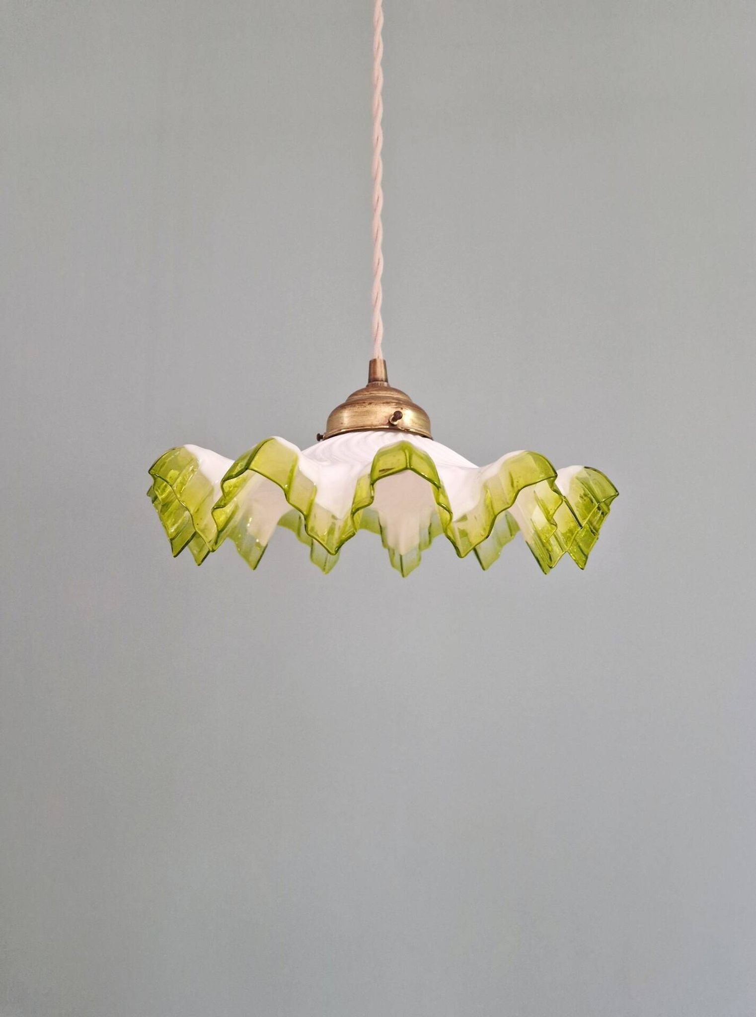 Art Deco suspension in white opaline with a scalloped design, 1920-30.