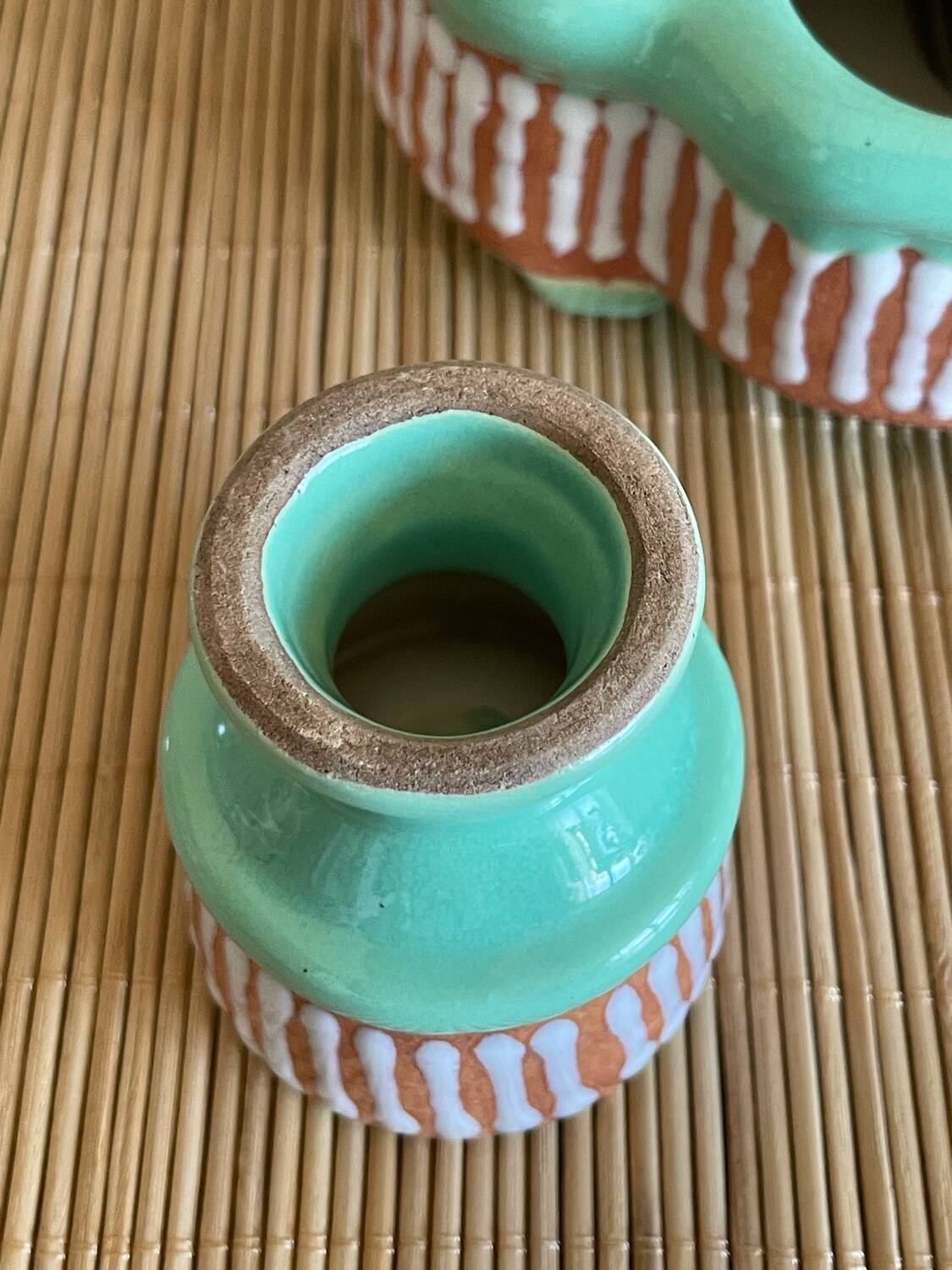 6 egg cups in their Missy Annecy holder