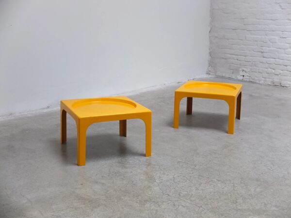 Paire de tables d'appoint en fibre de verre par Marc Berthier pour Prisunic, années 1970.