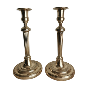 Paire de bougeoirs en bronze poli