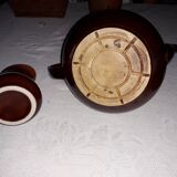 Teapot and milk jug set