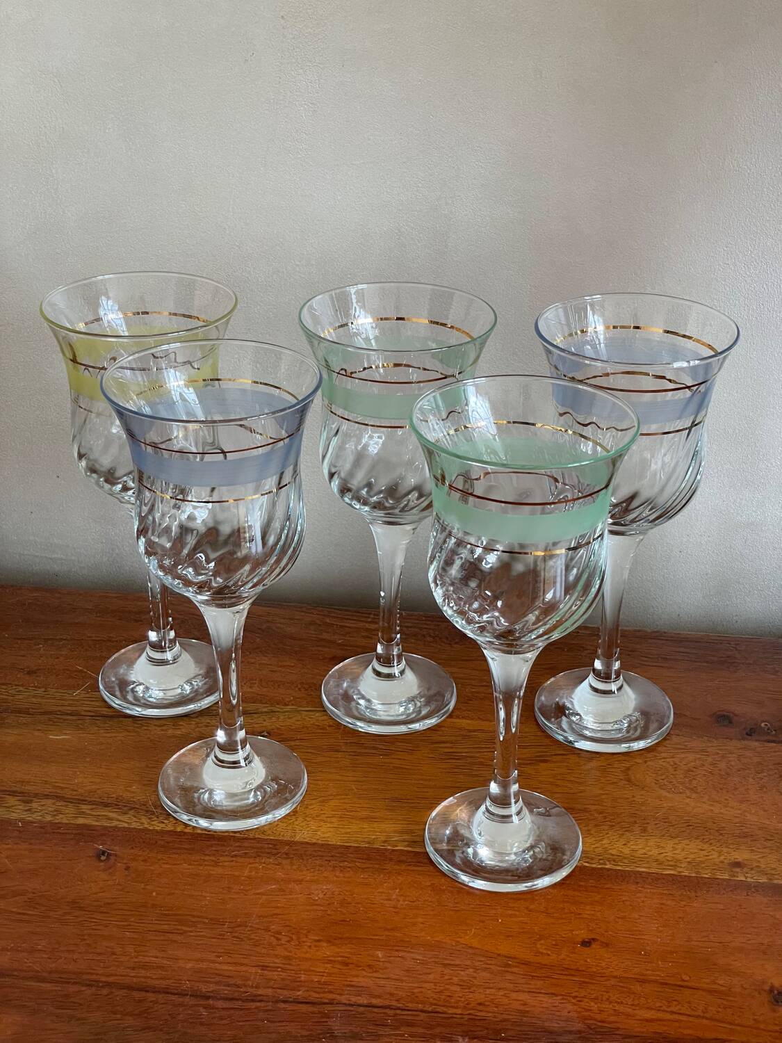 5 colored water glasses