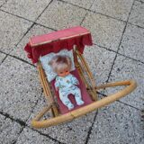 Poussette de poupée trés ancienne, en bois et osier