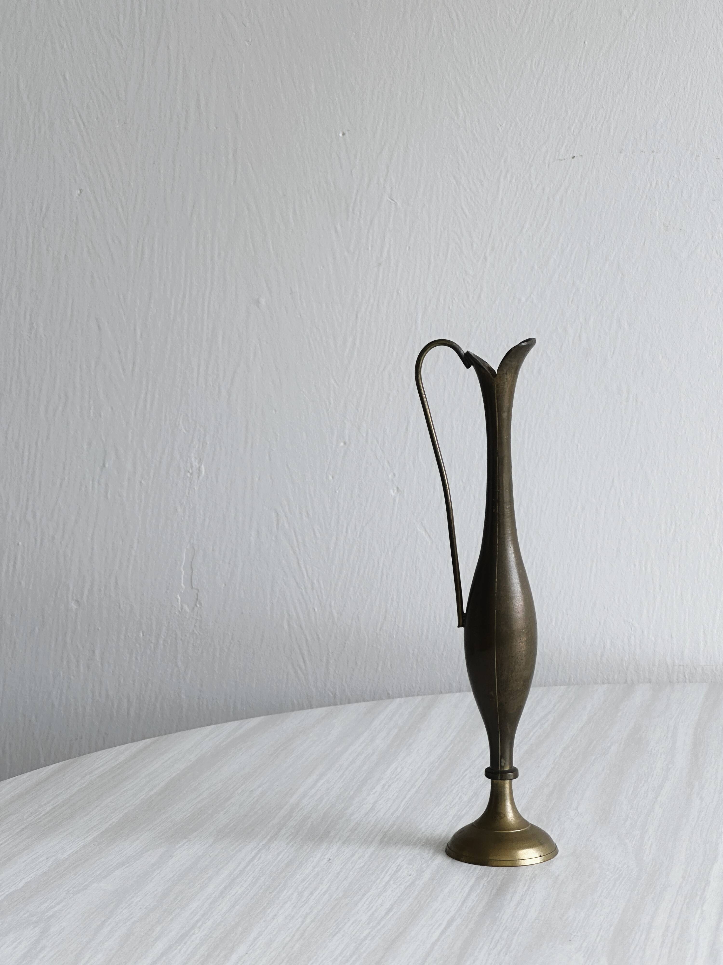 Brass soliflore.