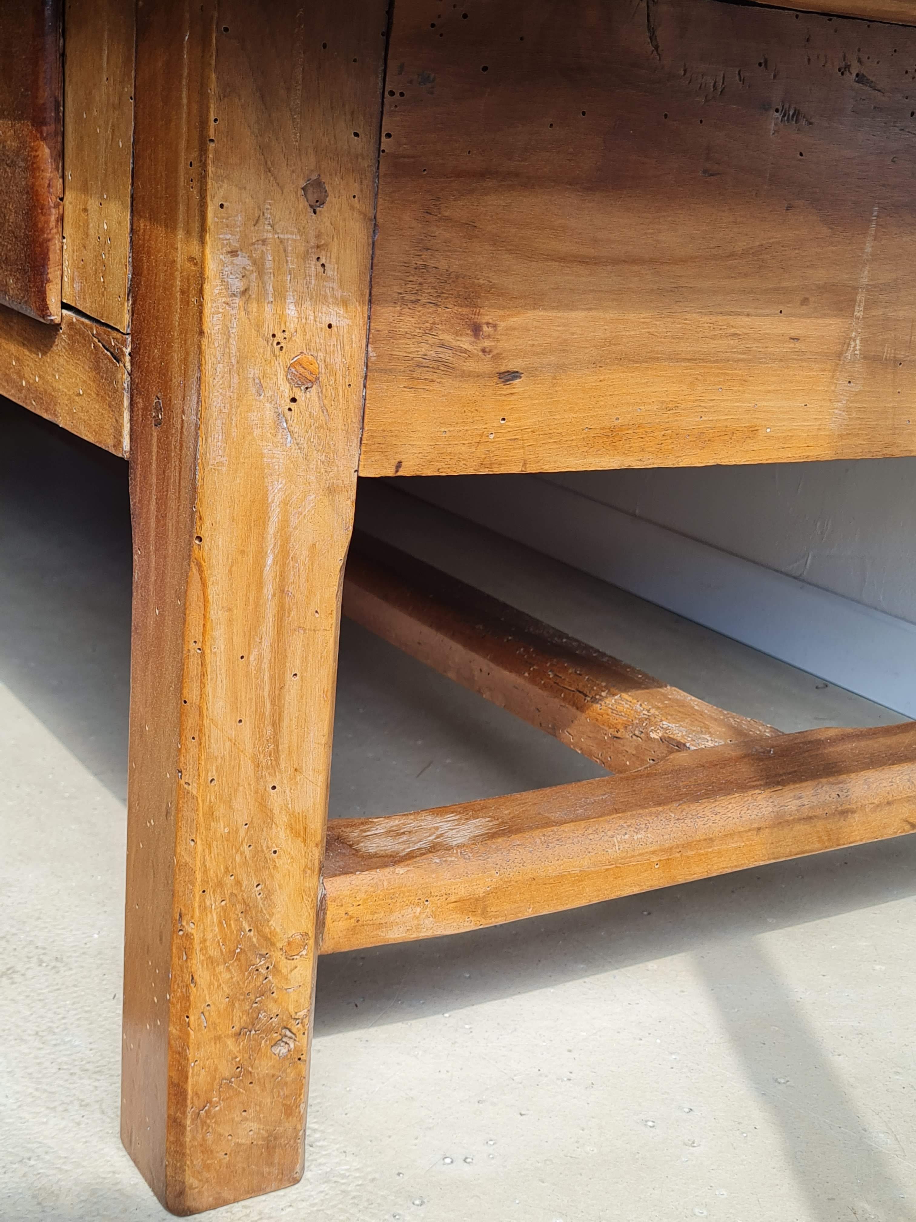 Vintage firm-minded coffee table