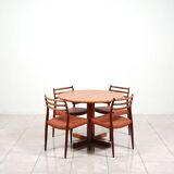 Round dining table by Tarm OG Stole Mobelfabrik in solid teak