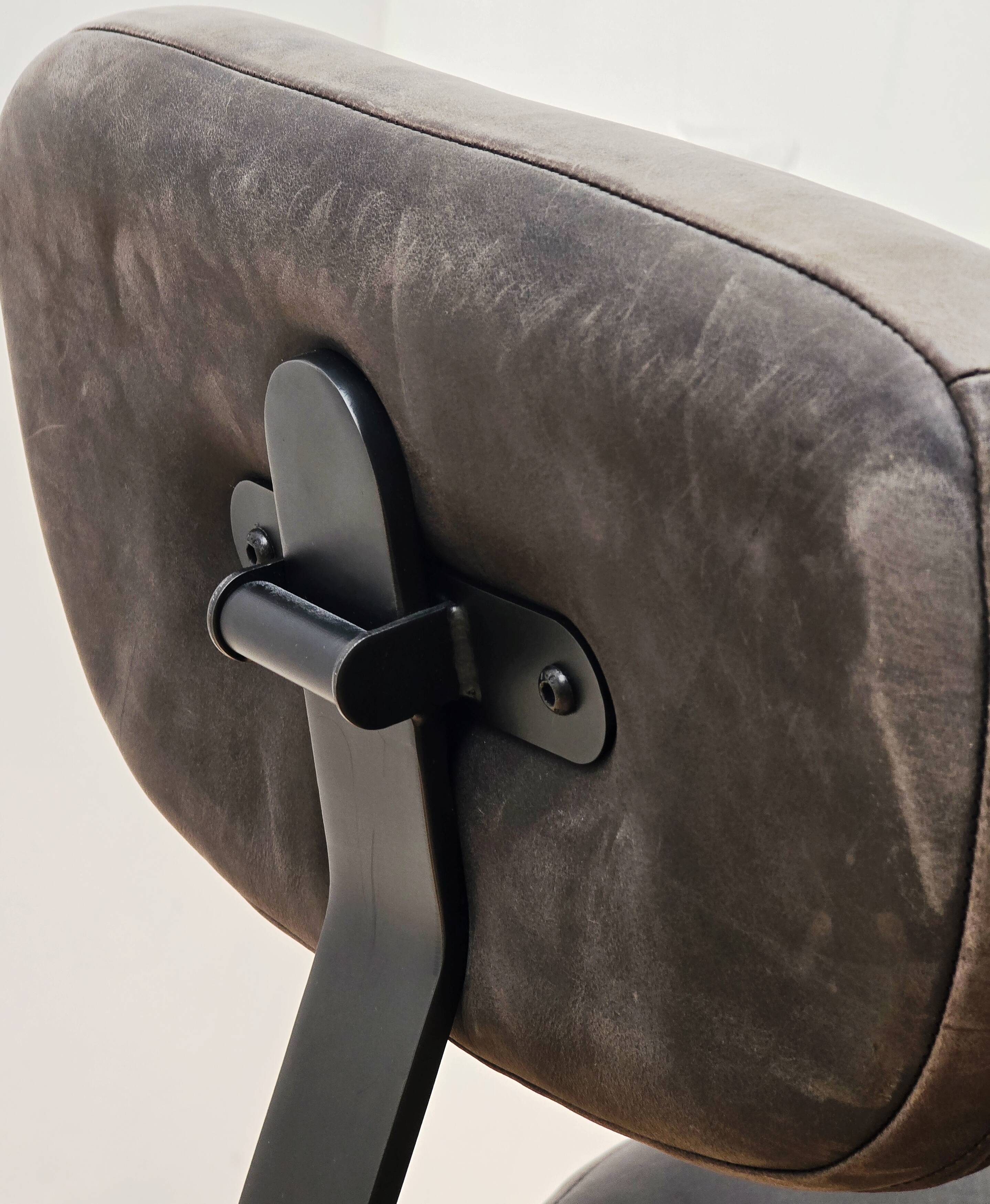 Chaise d'atelier District Eight