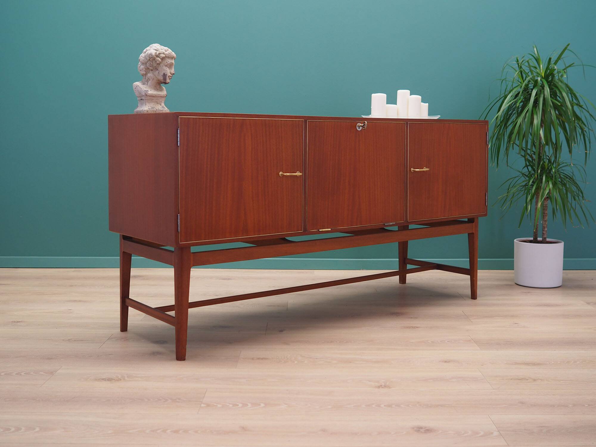 Enfilade en acajou, design danois, années 1970, production : Danemark
