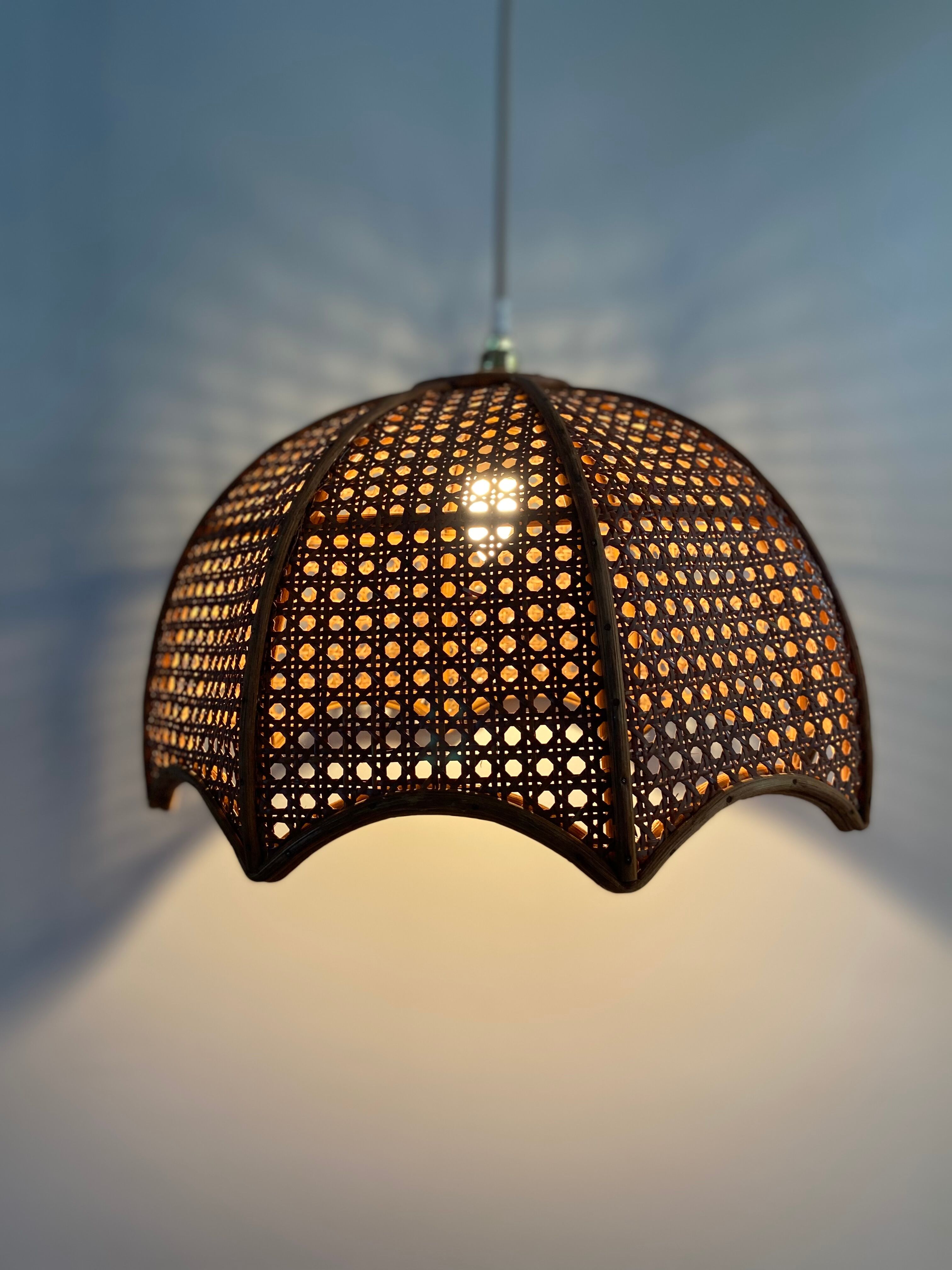 Suspension en cannage et rotin vintage