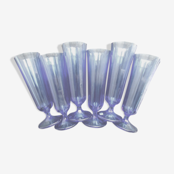 6 flutes à champagne Art Déco verre bleu taillé de 10 côtes plates sur piédouche