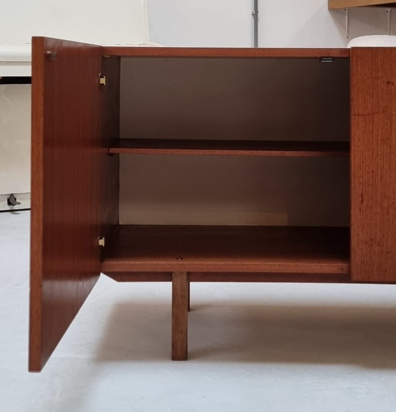 Lowboard du milieu du siècle