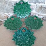 Assiette en barbotine feuille