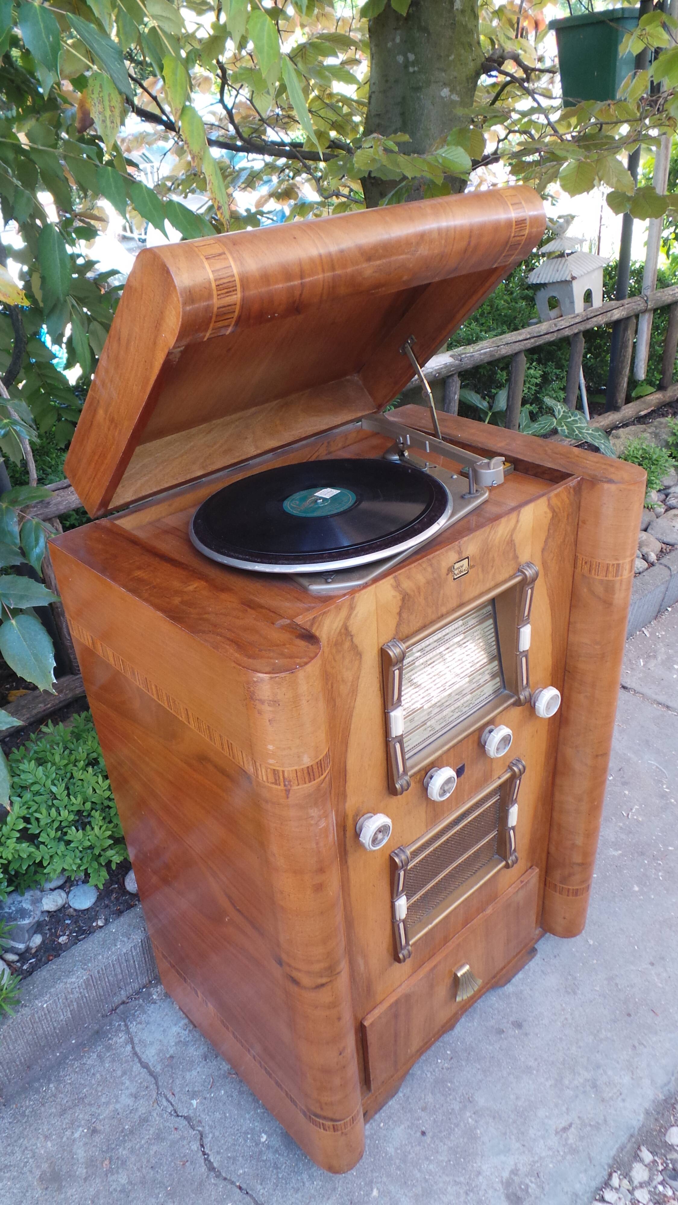 Rayonde vintage vinyl radio cabinet 30s