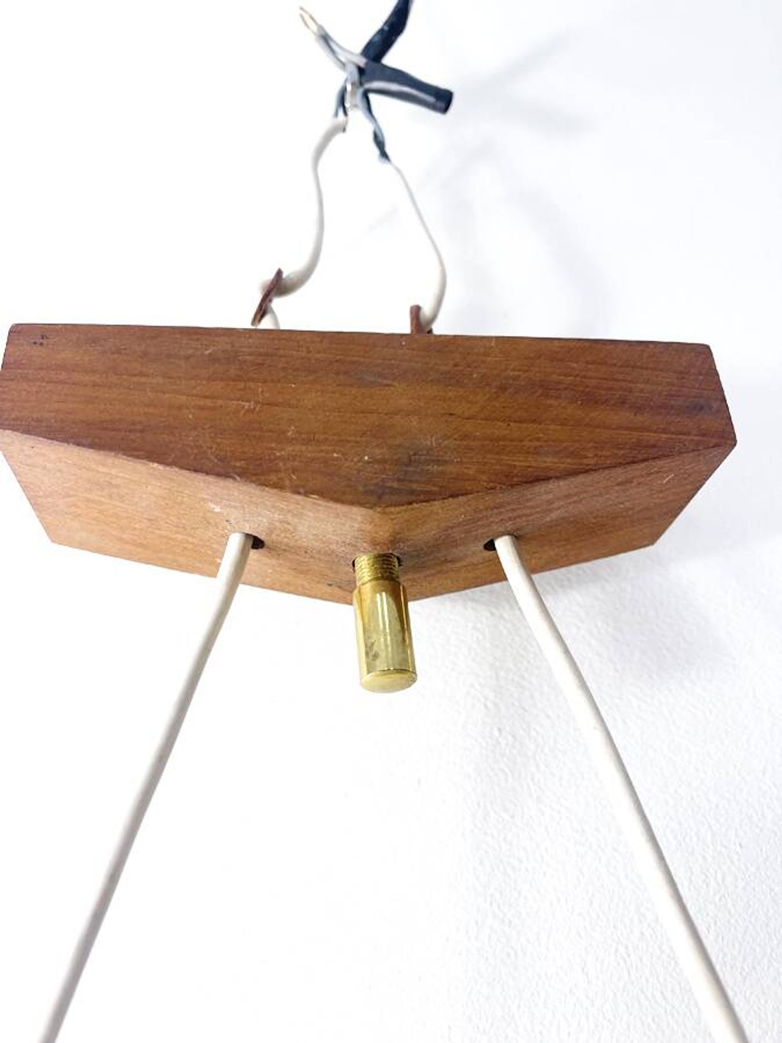 Suspension scandinave verre strié et teck, 1960