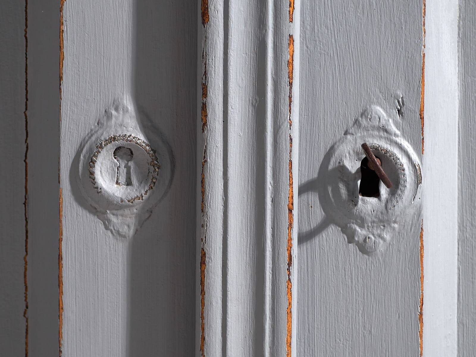 Antique two-door living room chest of drawers (circa 1920) #15