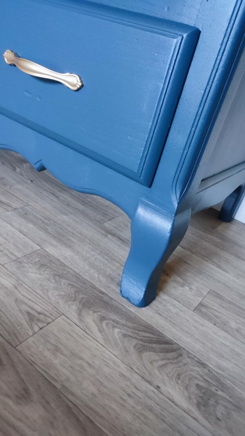 Chest of drawers in solid oak painted blue