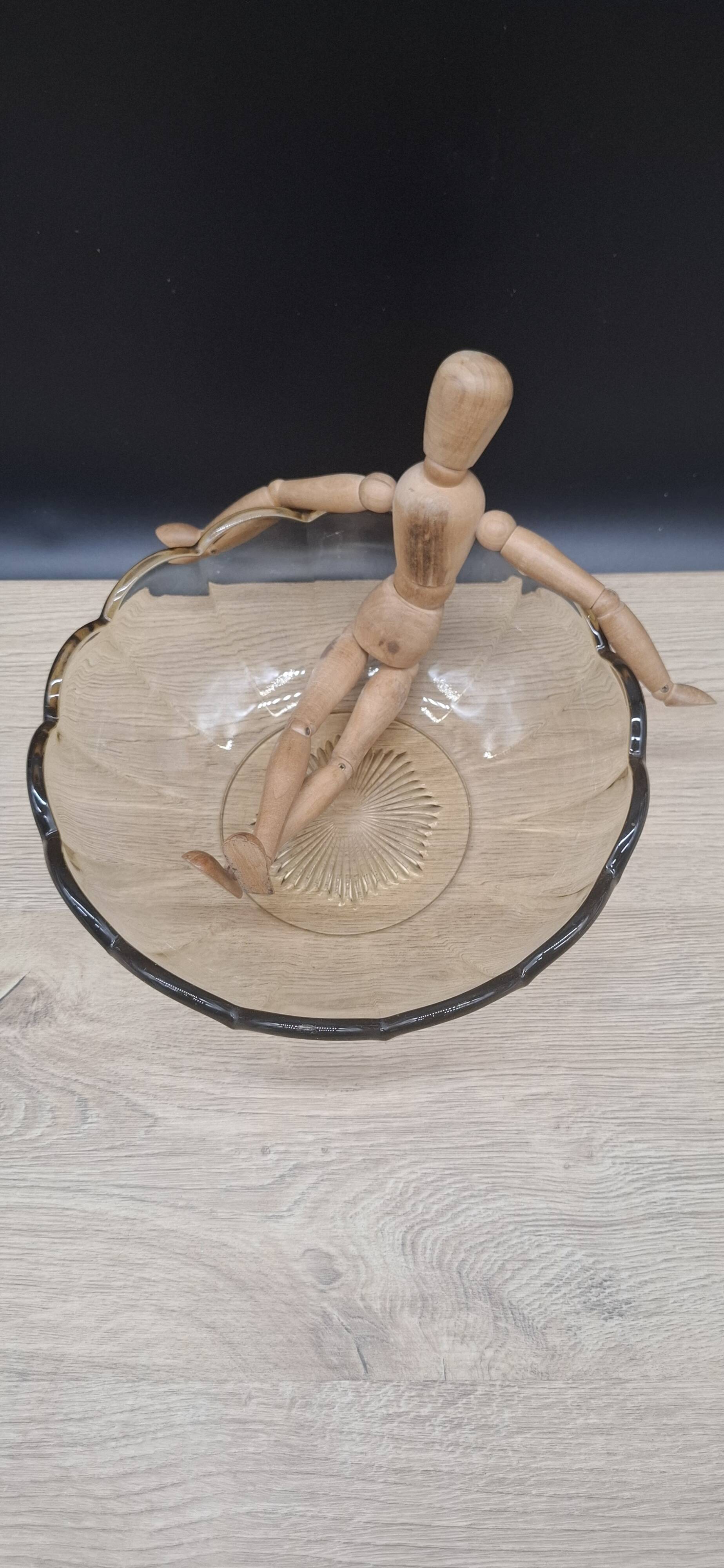 Amber salad bowl, Manage glass