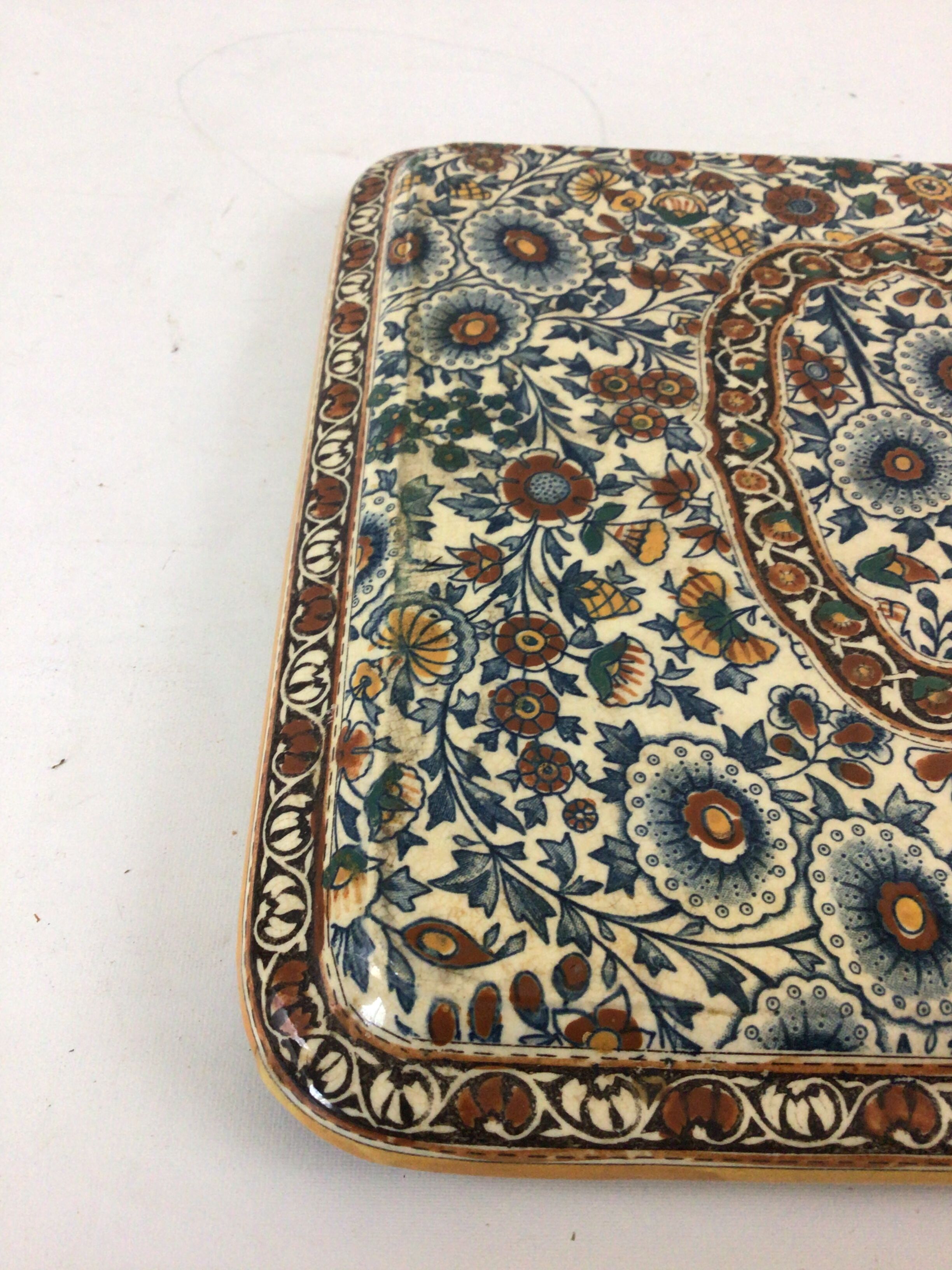 Dessous plat en Gien 1876