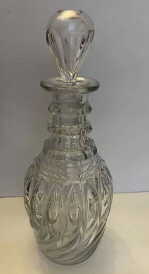 Carafe vintage en verre moulé
