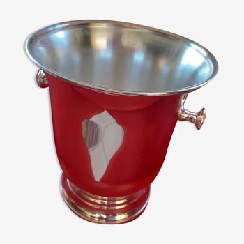Champagne bucket in silver metal.