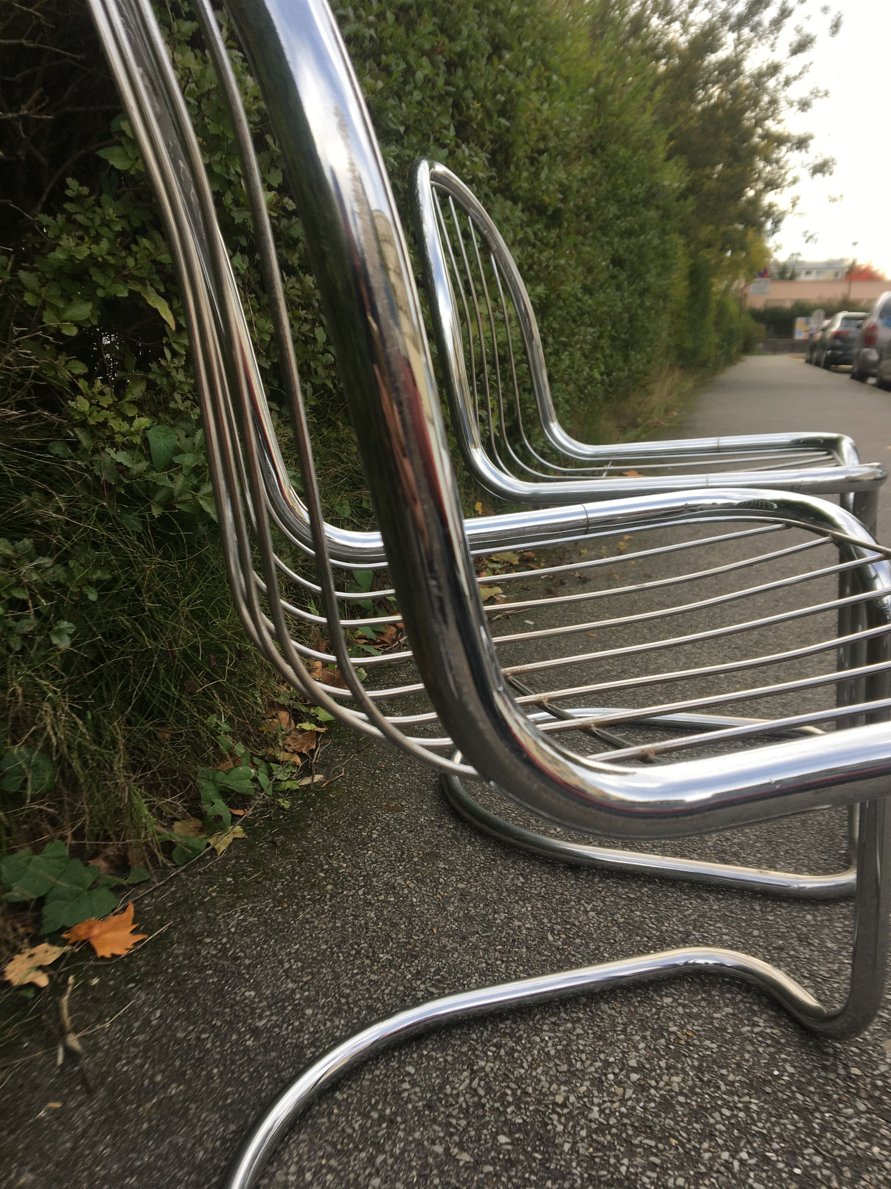 2 chrom -coloured steel chairs from the 70