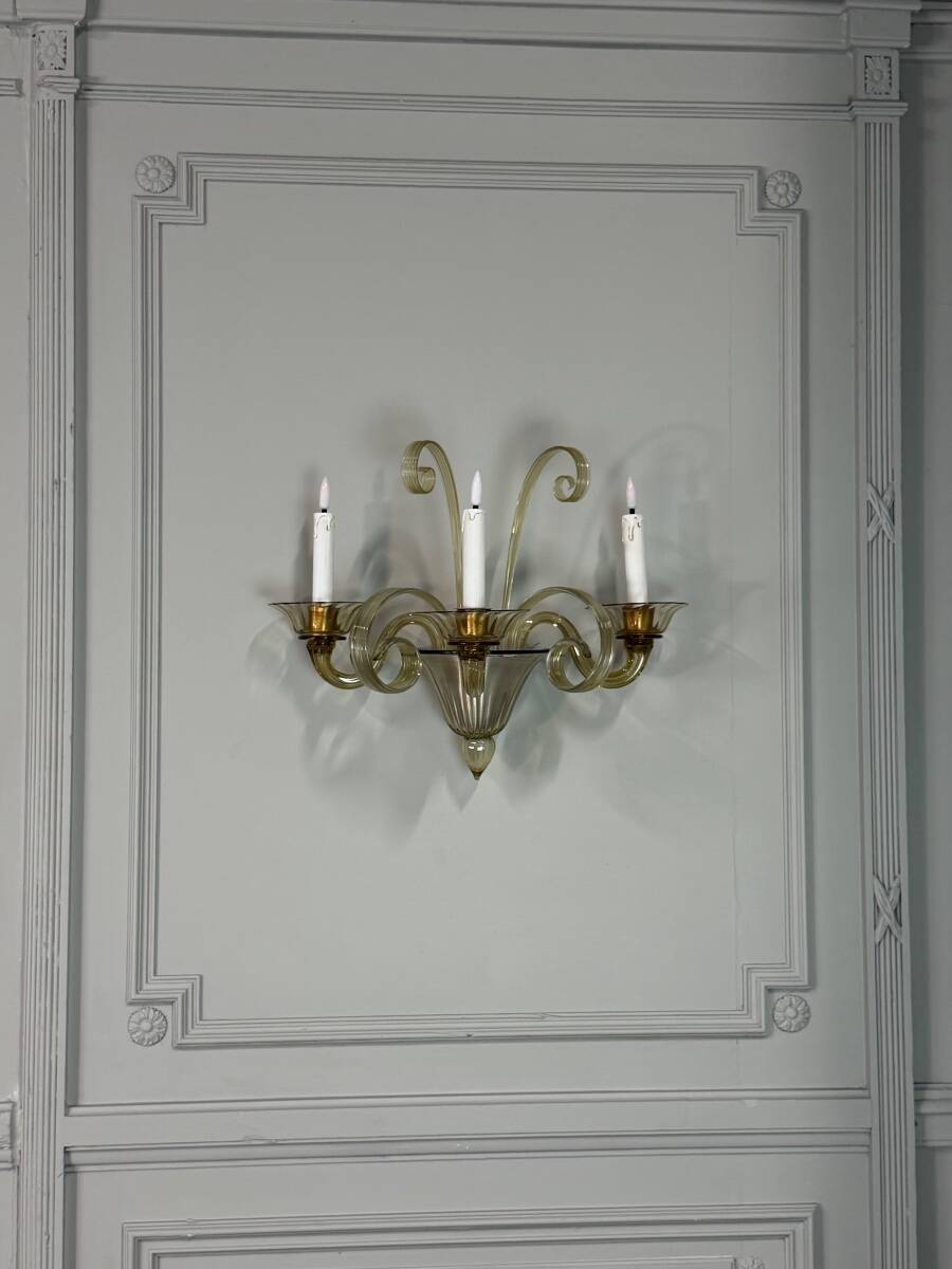 Venetian wall light in gilded Murano glass, circa 1940, set of five available.