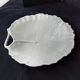 Coupe feuille de nénuphar en porcelaine de Limoges blanche