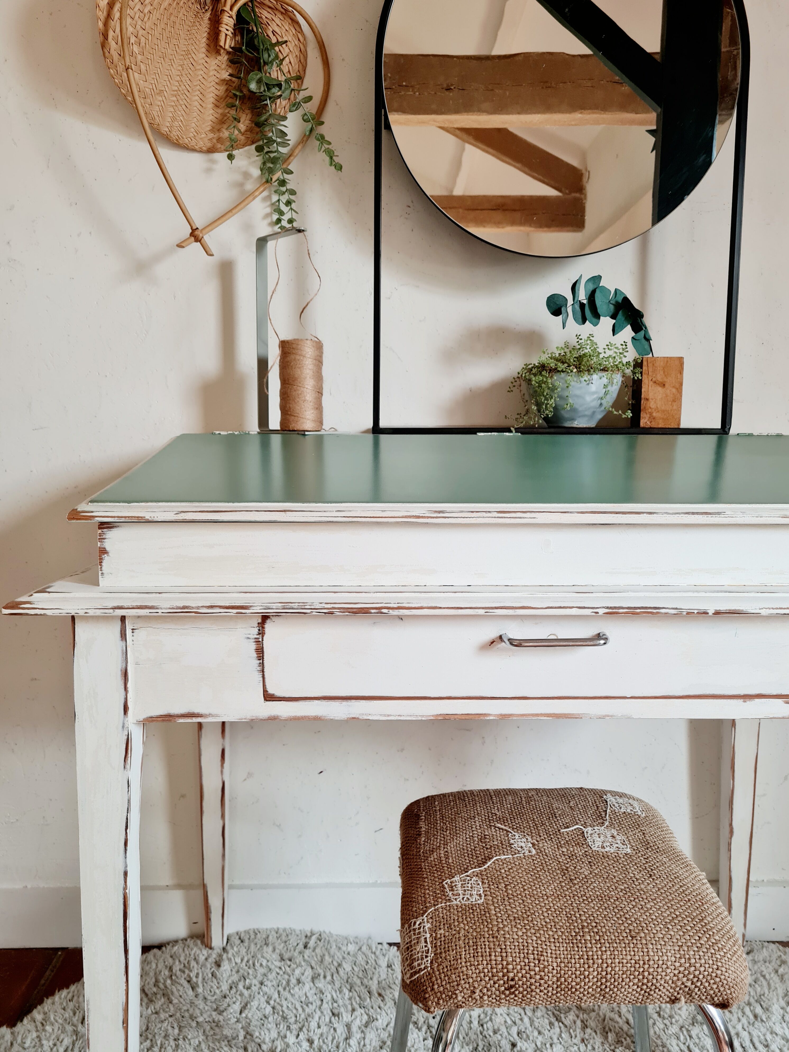 Old desk white and green desk