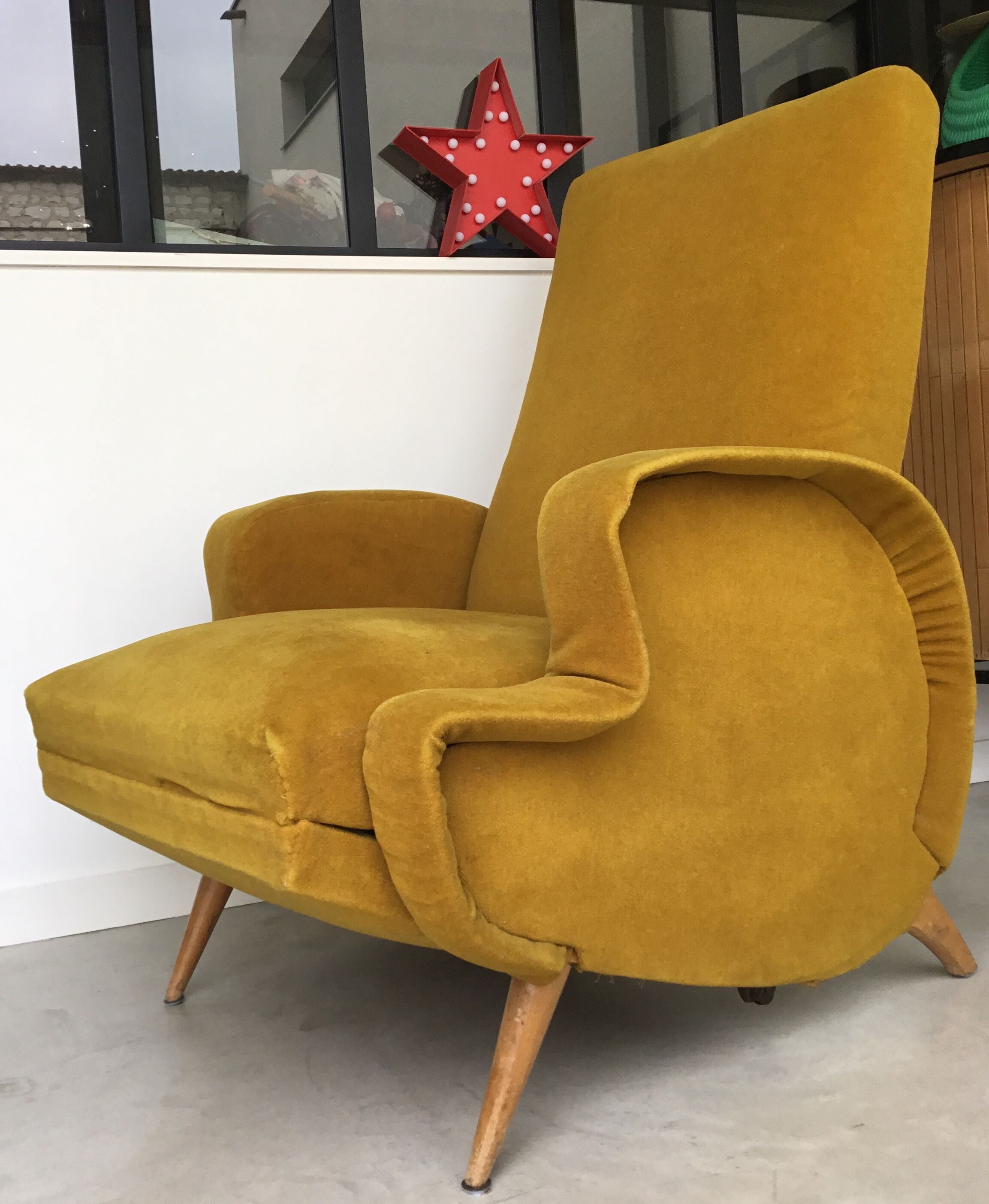 Mustard-coloured reclining velvet chair - Italian design -1960