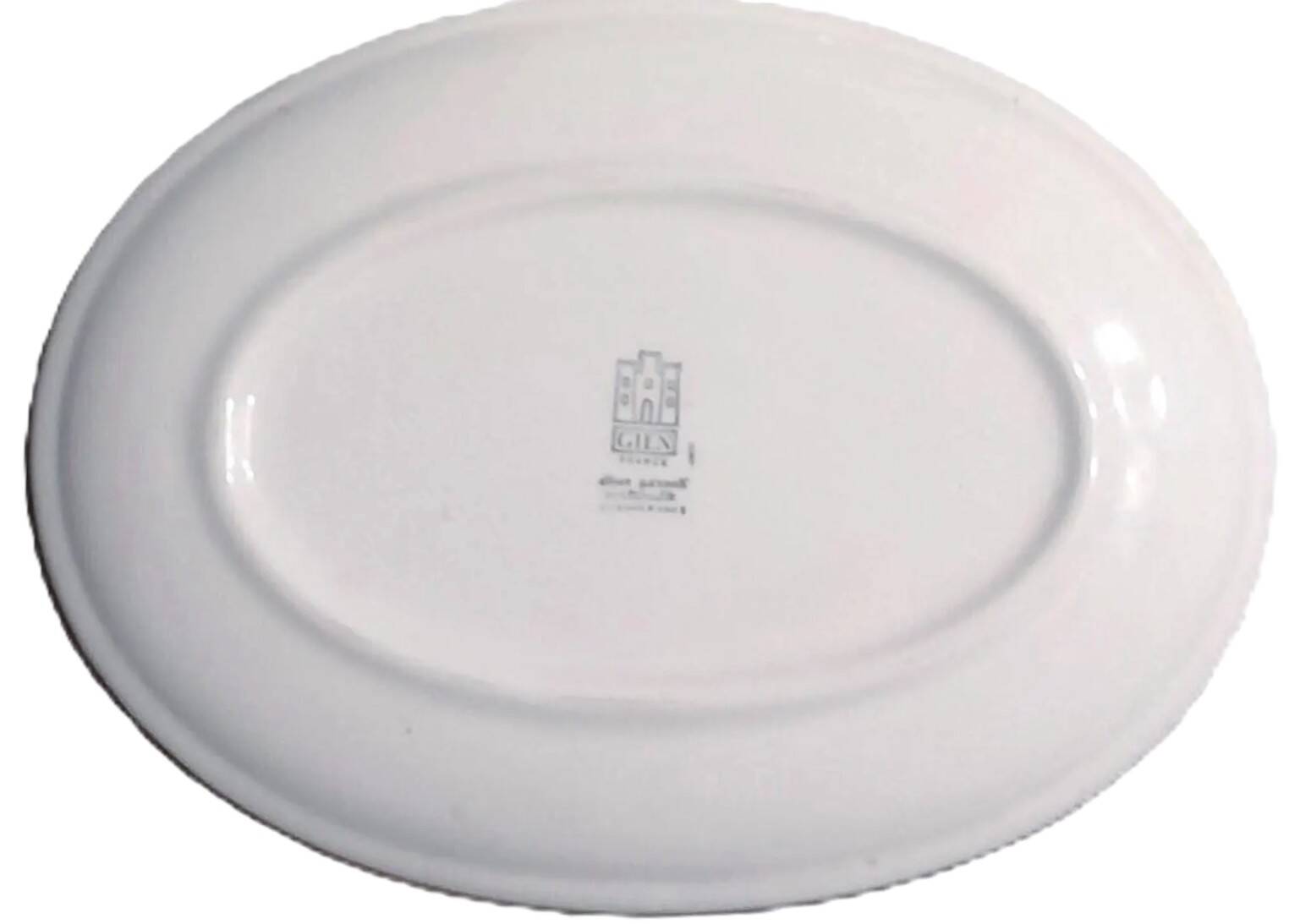 Oval white plate in Gien earthenware.