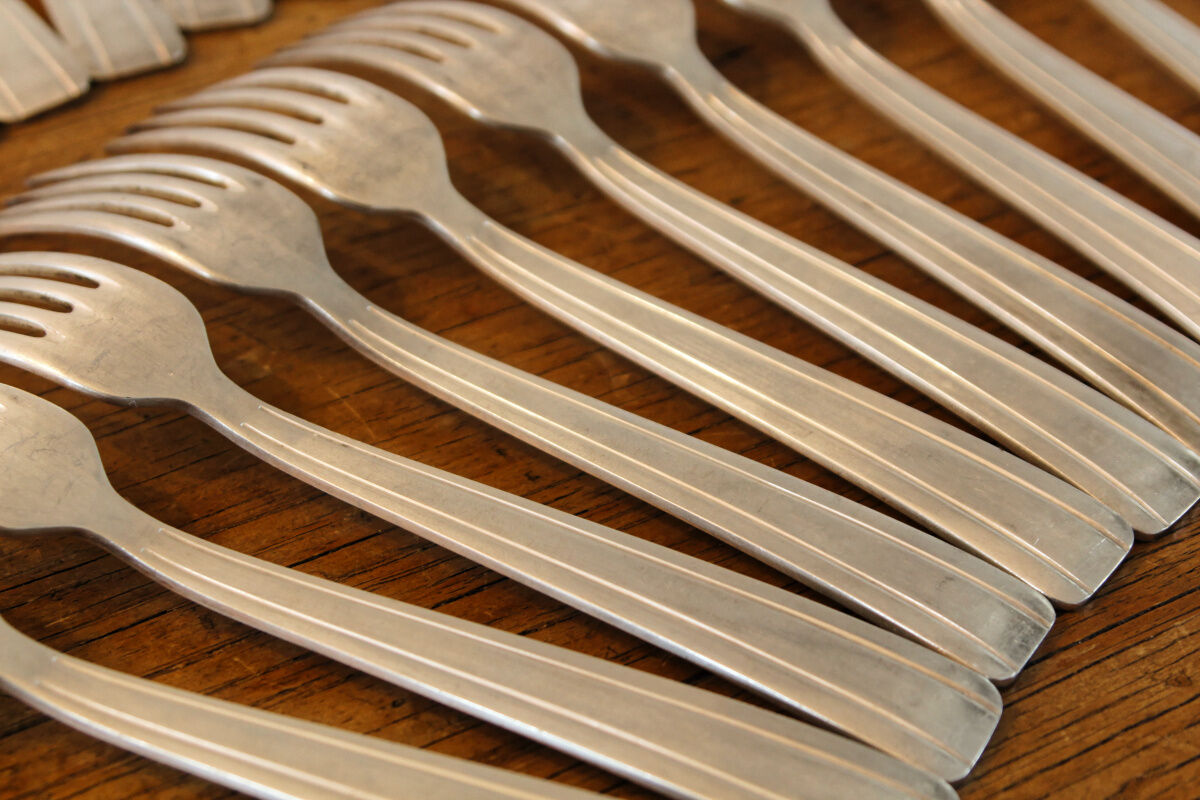 Art Deco cuttlery in silver metal