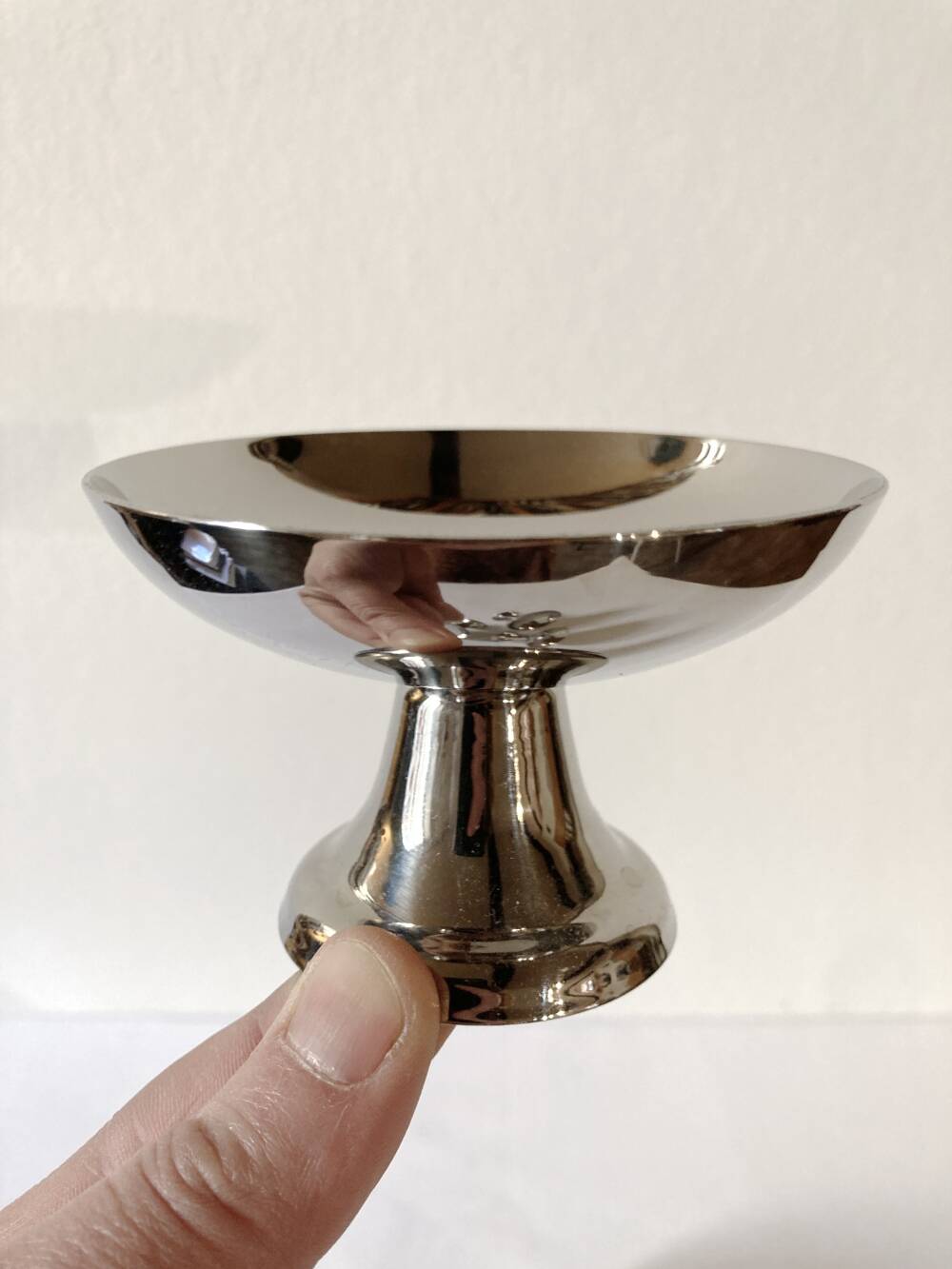 6 stainless steel ice cream/dessert bowls