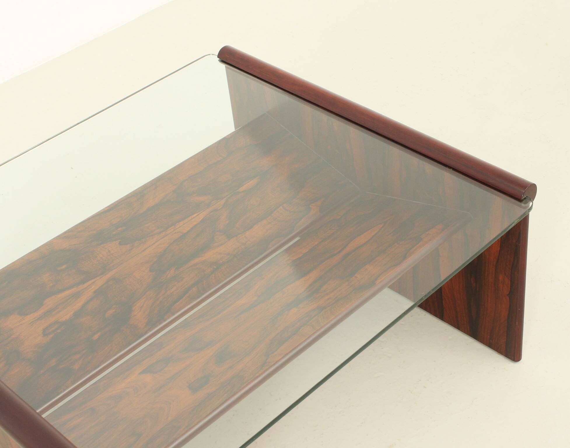 Italian coffee table in rosewood with magazine rack, 1960s.