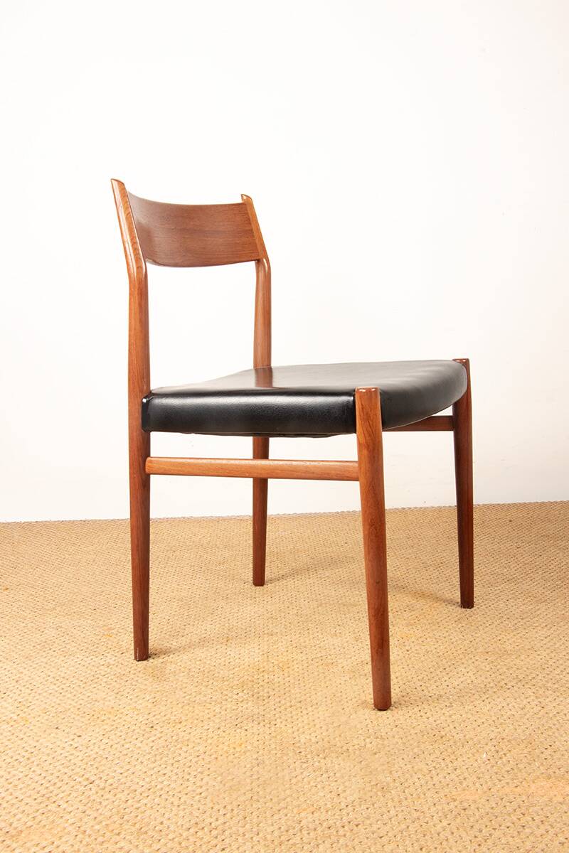 6 Danish chairs in teak and new skai, model 418 Arne Vodder 1960.