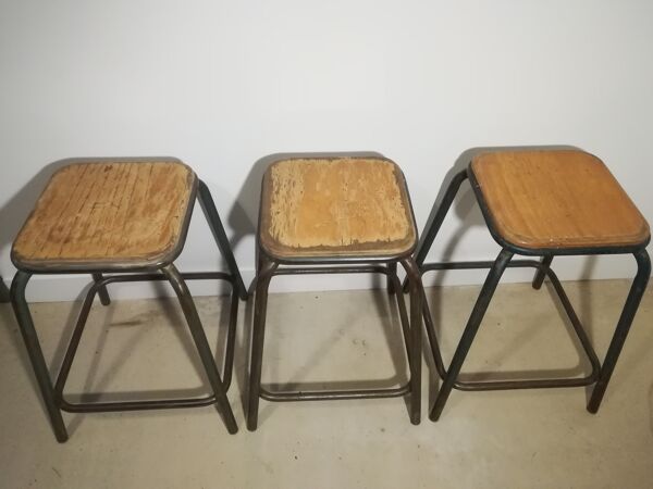 3 tabourets industriels