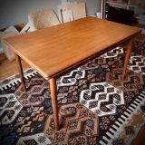 Scandinavian extendable table