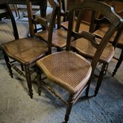 Série de 6 chaises en noyer massif et cannage vers 1870