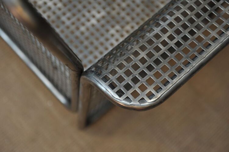 Paire de fauteuils en métal perforé Italie des années 1950