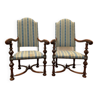 Pair of high-backed Renaissance style armchairs in solid walnut 19th century