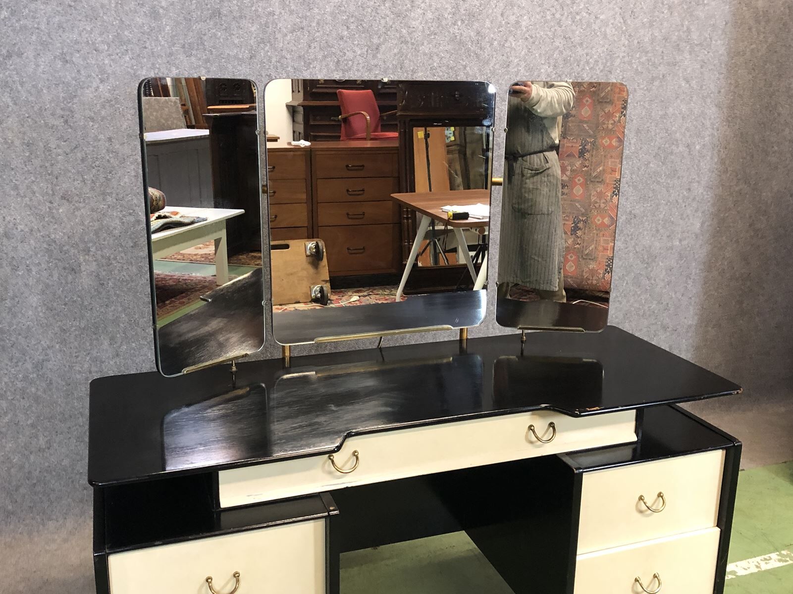 Hairdresser G Plan 70s - black and white patina