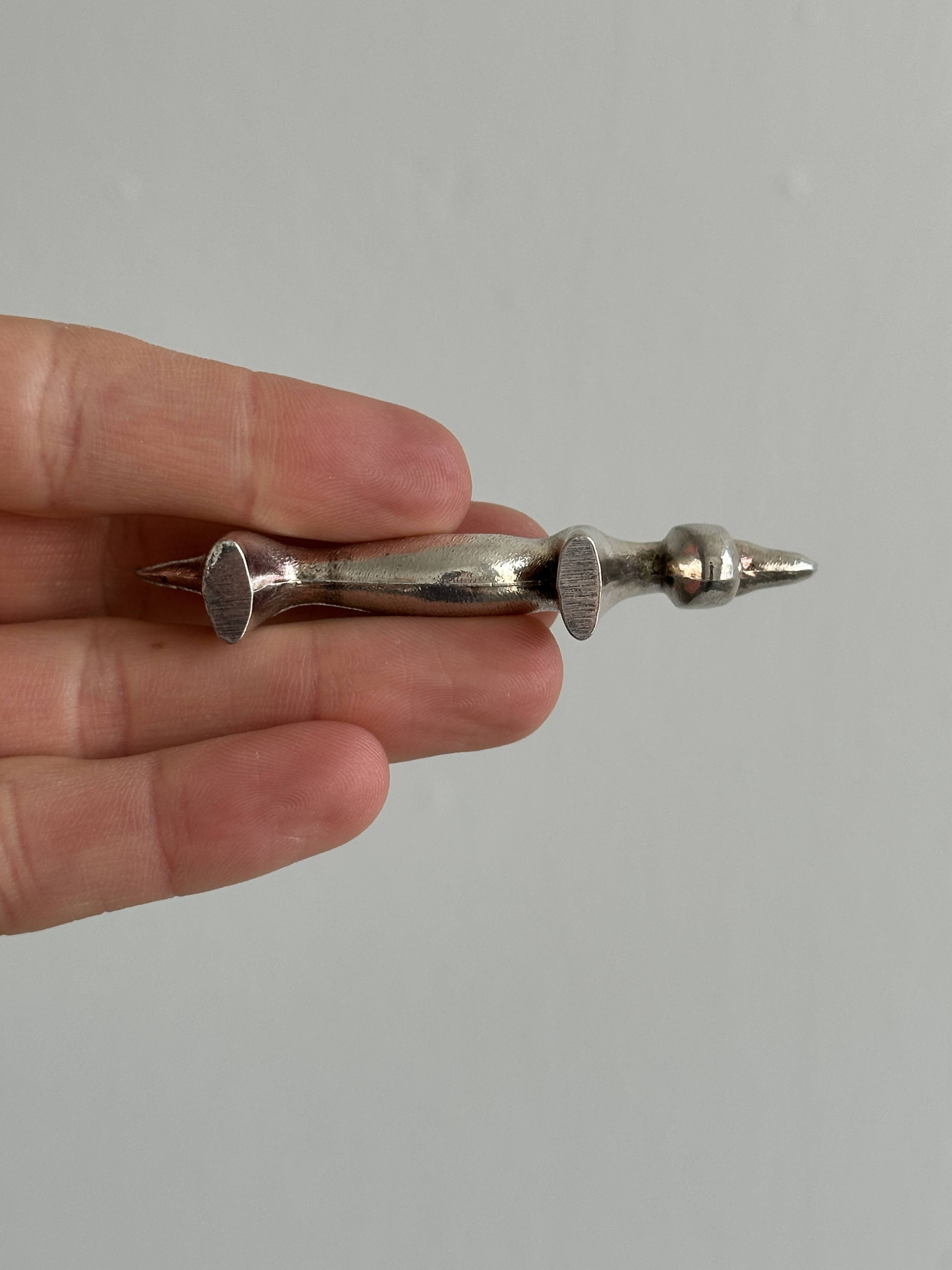 6 metal dachshund knife holders