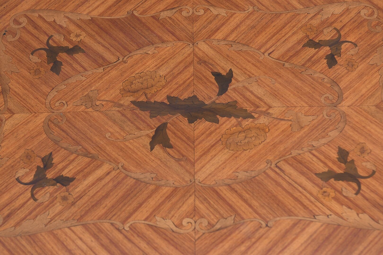 Table play in marquetry