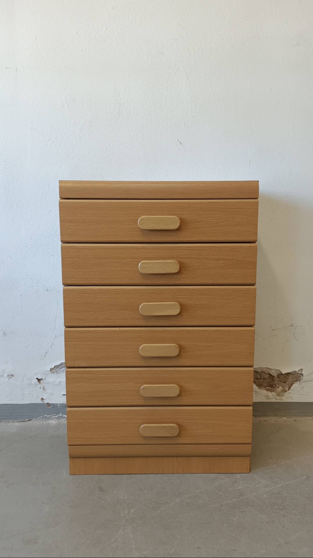 Chest of drawers with 6 drawers