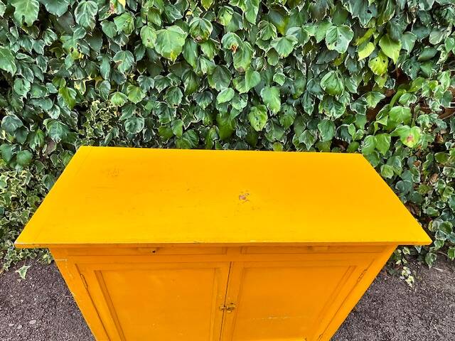 Yellow Parisian buffet