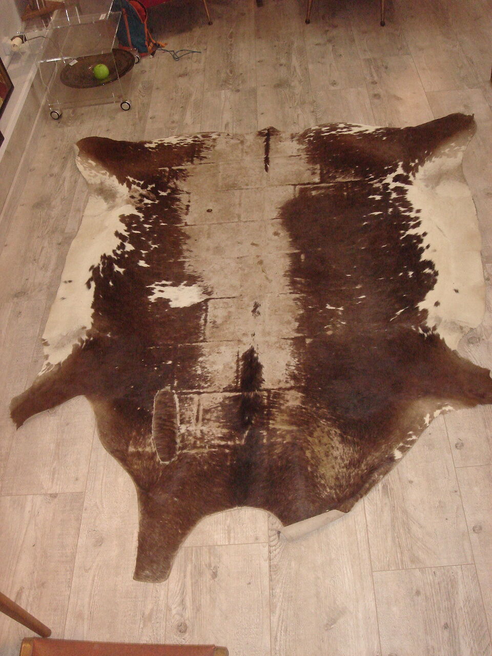 Tanned cowhide from the 70s - 77x95cm